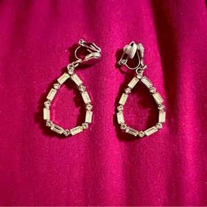 Vintage clear rhinestone clip on earrings